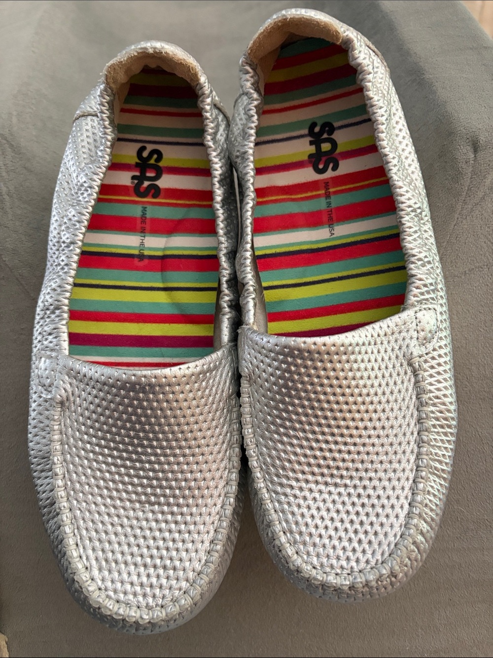 SAS Sunny Silver Woven Slip-On Shoes with Multicolor Striped Insole. Size 8.5w